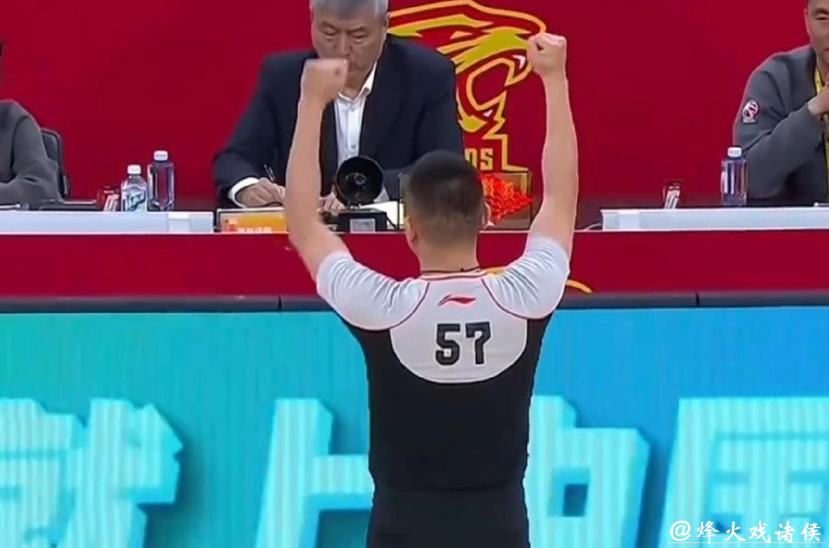 这都不吹？山西全队气晕：迪亚洛肘击开道裁判装瞎，郑永刚末节布置了个啥？